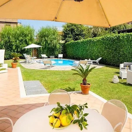 Sleeps 10 With Pool And Air Con 빌라 상트아그넬로
