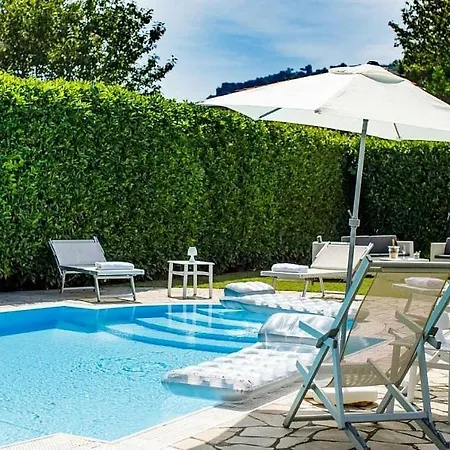Sleeps 10 With Pool And Air Con 상트아그넬로