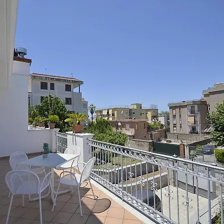 빌라 Sleeps 10 With Pool And Air Con 상트아그넬로