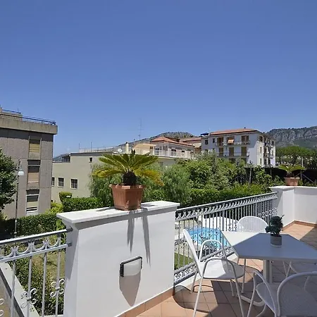 Sleeps 10 With Pool And Air Con 상트아그넬로