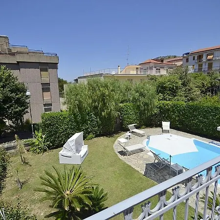 Sleeps 10 With Pool And Air Con 빌라 *