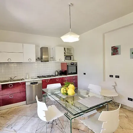 Sleeps 10 With Pool And Air Con