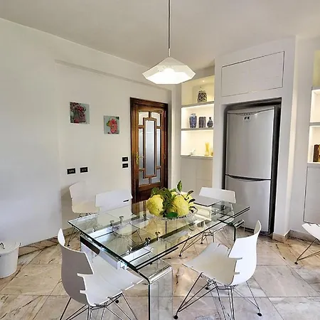 Sleeps 10 With Pool And Air Con