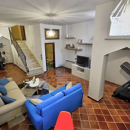 Sleeps 10 With Pool And Air Con 상트아그넬로