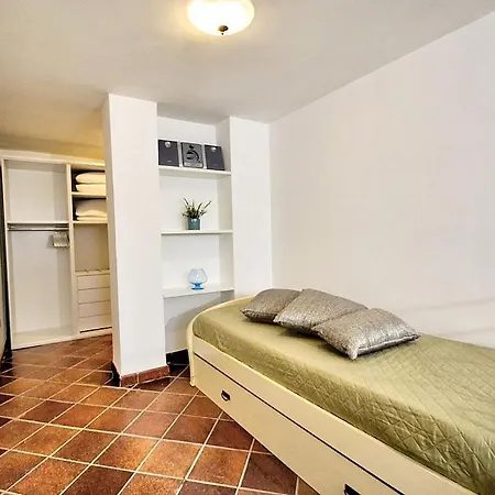 Sleeps 10 With Pool And Air Con 상트아그넬로