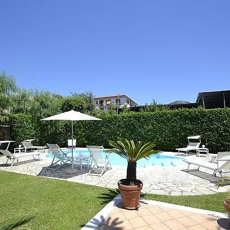 Sleeps 10 With Pool And Air Con 빌라 *