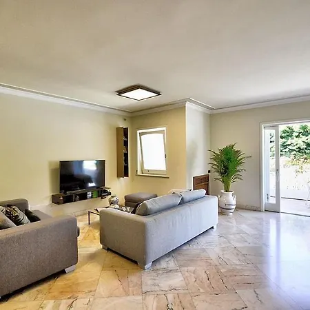 Sleeps 10 With Pool And Air Con 상트아그넬로