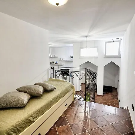 Sleeps 10 With Pool And Air Con 빌라 *